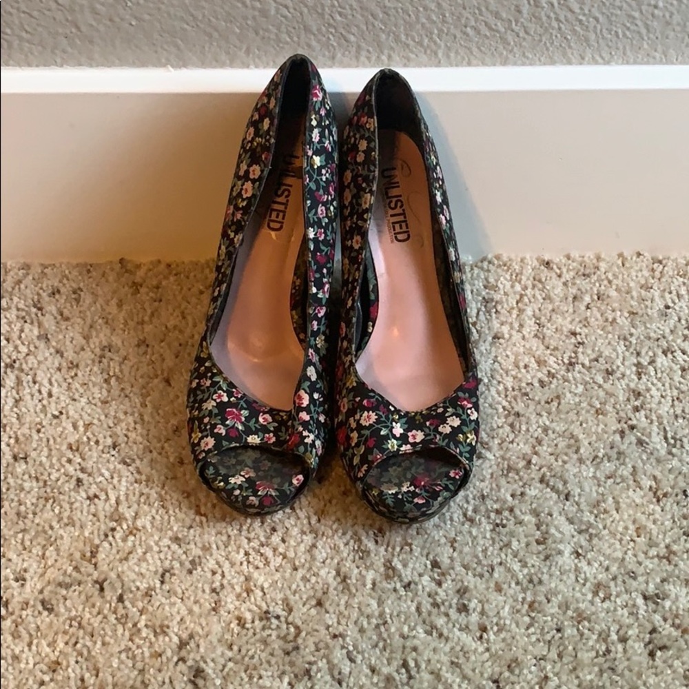 Kenneth Cole Floral Wedges